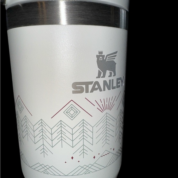 NIB Collectible Stanley 30 ounces flip straw with handle “Winterscape” design - Picture 10 of 11